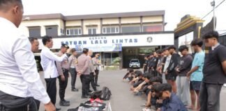 Cegah Tawuran Dini Hari, Polres Lamongan Amankan 26 Pemuda Beserta Sejumlah Barang Bukti