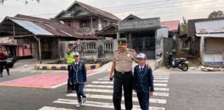 Tingkatkn Pelayanan Pagi Hari Wakapolres LamBar Pimpin & Tinjau Langsung Pengamanan Rawan Pagi di MTsN 1 Liwa