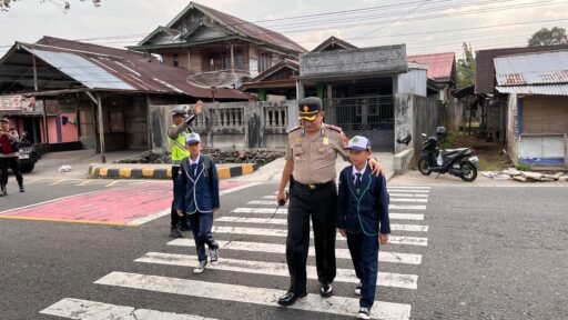 Tingkatkn Pelayanan Pagi Hari Wakapolres LamBar Pimpin & Tinjau Langsung Pengamanan Rawan Pagi di MTsN 1 Liwa Tingkatkn Pelayanan Pagi Hari Wakapolres LamBar Pimpin & Tinjau Langsung Pengamanan Rawan Pagi di MTsN 1 Liwa