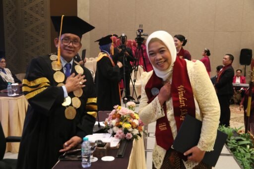 STIKES HANG TUAH SURABAYA LAKSANAKAN WISUDA Ke-XXXIII STIKES HANG TUAH SURABAYA LAKSANAKAN WISUDA Ke-XXXIII