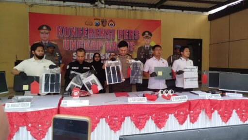 Pers Rilis, Polresta Sidoarjo Ungkap Dugaan Penipuan WNA Vietnam, Sita 20 Ponsel dan 7 Laptop Pers Rilis, Polresta Sidoarjo Ungkap Dugaan Penipuan WNA Vietnam, Sita 20 Ponsel dan 7 Laptop