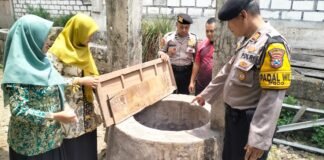 Respon Cepat Polsek Modo Bersama Masyarakat, Melakukan Evakuasi Empat Siswa Terjebur Di Sumur Sekolahan