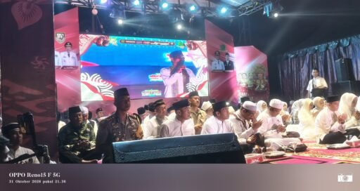 KAPOLRES REJANG LEBONG HADIRI TABLIGH AKBAR BERSAMA PROF. H. ABDUL SOMAD KAPOLRES REJANG LEBONG HADIRI TABLIGH AKBAR BERSAMA PROF. H. ABDUL SOMAD
