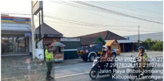 Guna Cegah Kemacetan Polsek Ngimbang Gelar Commanderwish Pagi di Beberapa Titik Rawan Kemacetan