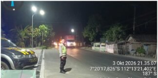 Pastikan Wilayah Ngimbang Kondusif Polsek Ngimbang Gelar Patroli Harkamtibmas Blue Light 4C