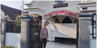 Personil Polsek Ngimbang Gelar Pengamanan Ibadah Minggu Pagi Di Gereja GKJTU Dan GJWI Desa