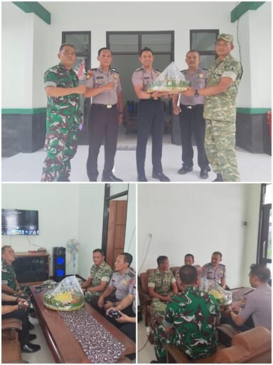 Polsek Ngimbang Gelar Kunjungan dan Beri Ucapan Kepada Koramil Ngimbang Dalam Rangka HUT TNI ke- 81 Polsek Ngimbang Gelar Kunjungan dan Beri Ucapan Kepada Koramil Ngimbang Dalam Rangka HUT TNI ke- 81