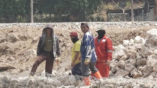 Meski Sudah Ditegur dan Berjanji Berhenti, PT Carly Alfa Timur Tetap Lanjutkan Pembangunan Bronjong Meski Sudah Ditegur dan Berjanji Berhenti, PT Carly Alfa Timur Tetap Lanjutkan Pembangunan Bronjong
