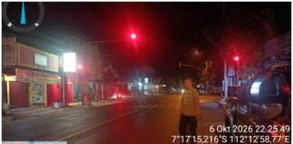 Polsek Ngimbang Gelar Patroli Blue Light 4C Sisir Beberapa Tempat Di Daerah Rawan Kriminal Pada Malam Hari