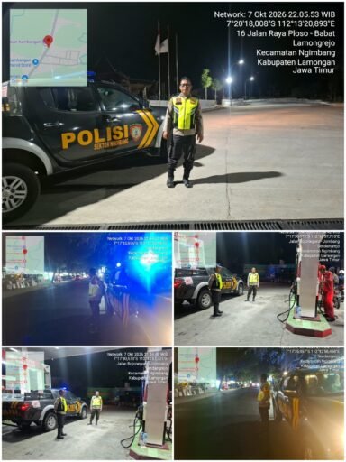 Polsek Ngimbang Gelar Patroli Blue Light Guna Menjaga Siskamtibmas Daerah Rawan Kriminal Di Wilayah Ngimbang Polsek Ngimbang Gelar Patroli Blue Light Guna Menjaga Siskamtibmas Daerah Rawan Kriminal Di Wilayah Ngimbang