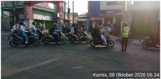 Guna Cegah Kemacetan Polsek Ngimbang Gelar Commanderwish Pagi di Beberapa Titik Rawan Kemacetan
