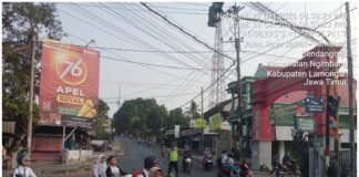 Guna Cegah Kemacetan Polsek Ngimbang Gelar Commanderwish Pagi di Beberapa Titik Rawan Kemacetan