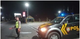Polsek Ngimbang Gelar Patroli Blue Light 4C Sisir Beberapa Tempat Di Daerah Rawan Kriminal Pada Malam Hari