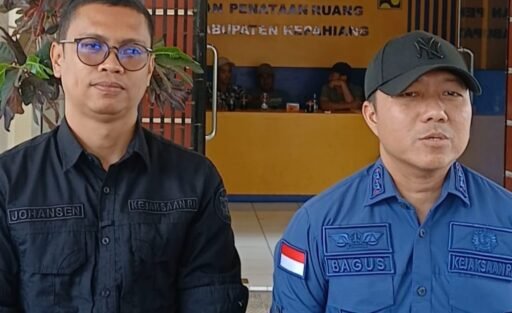 Kejari Kepahiang Amankan 49 Dokumen, Barang Elektronik, dan Stempel Kontraktor dalam Penyidikan Kasus SPALDES Kejari Kepahiang Amankan 49 Dokumen, Barang Elektronik, dan Stempel Kontraktor dalam Penyidikan Kasus SPALDES