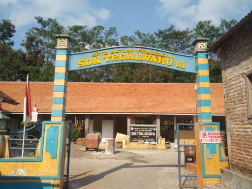 Revitalisasi Rp1,06 Miliar, SDN Tegalwaru 01 Mayang Benahi Seluruh Ruang Kelas Revitalisasi Rp1,06 Miliar, SDN Tegalwaru 01 Mayang Benahi Seluruh Ruang Kelas