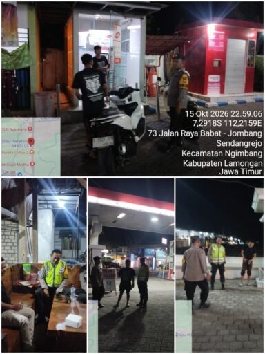 Polsek Ngimbang Guna Cegah Dan Daya Tangkal 4C Gelar Patroli Blue Light Di Malam Hari Polsek Ngimbang Guna Cegah Dan Daya Tangkal 4C Gelar Patroli Blue Light Di Malam Hari