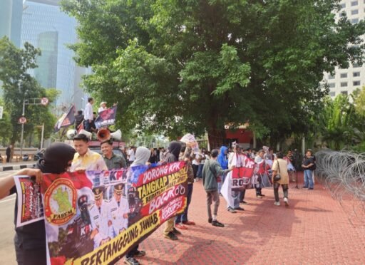 AKSI GABUNGAN FABEM DAN ORMAS KEPUNG KPK AKSI GABUNGAN FABEM DAN ORMAS KEPUNG KPK