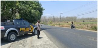 Polsek Ngimbang Gelar Patroli Harkamtibmas Guna Menjaga Guantibmas Daerah Rawan Kriminal Di Wilayah Ngimbang