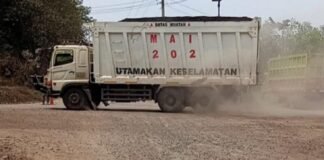 Truk Batubara Rusak Jalan Umum, Pemuda PALI Tantang Perusahaan: Bangun Flyover atau Stop Melintas!