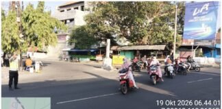 Kapolsek Ngimbang Demi Antisipasi Kemacetan Gelar Commanderwish Pagi di Wilayah Ngimbang