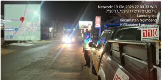 Guna Menjaga Siskamtibmas Polsek Ngimbang Gelar Patroli Blue Light Di Wilayah Ngimbang