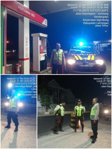 Guna Cegah Dan Daya Tangkal 4C, Polsek Ngimbang Gelar Patroli Blue Light Di Malam Hari Guna Cegah Dan Daya Tangkal 4C, Polsek Ngimbang Gelar Patroli Blue Light Di Malam Hari