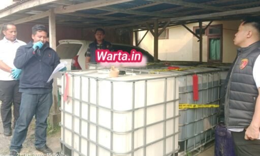 Polres Kepahiang Ungkap Dugaan Penimbunan Solar Ilegal di Suro Bali, 5.346 Liter BBM Disita Polres Kepahiang Ungkap Dugaan Penimbunan Solar Ilegal di Suro Bali, 5.346 Liter BBM Disita