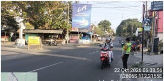 Maksimalkan Pelayanan, Kapolsek Ngimbang Gelar Commanderwish Pagi di Daerah Titik Rawan Kemacetan