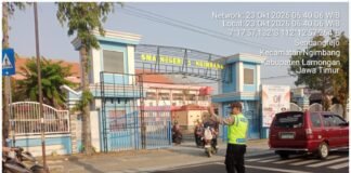 Kapolsek Ngimbang Gelar Commanderwish Pagi Guna Kelancaram Arus Lalu lintas di Daerah Titik Rawan Kemacetan