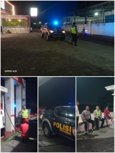 Guna Cegah Dan Daya Tangkal 4C, Polsek Ngimbang Gelar Patroli Blue Light Di Malam Hari Guna Cegah Dan Daya Tangkal 4C, Polsek Ngimbang Gelar Patroli Blue Light Di Malam Hari