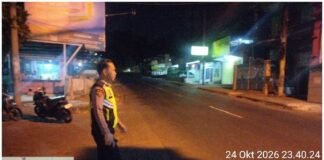 Polsek Ngimbang Guna Cegah Dan Daya Tangkal 4C Gelar Patroli Blue Light Di Wilayah Ngimbang Pada Malam Hari