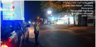 Polsek Ngimbang Gelar Patroli Blue Light Guna Menjaga Siskamtibmas Daerah Rawan Kriminal Di Wilayah Ngimbang