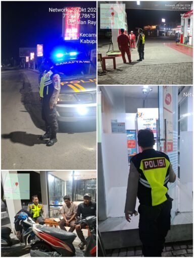 Polsek Ngimbang Gelar Patroli Blue Light Guna Menjaga Siskamtibmas Daerah Rawan Kriminal Di Wilayah Ngimbang Polsek Ngimbang Gelar Patroli Blue Light Guna Menjaga Siskamtibmas Daerah Rawan Kriminal Di Wilayah Ngimbang