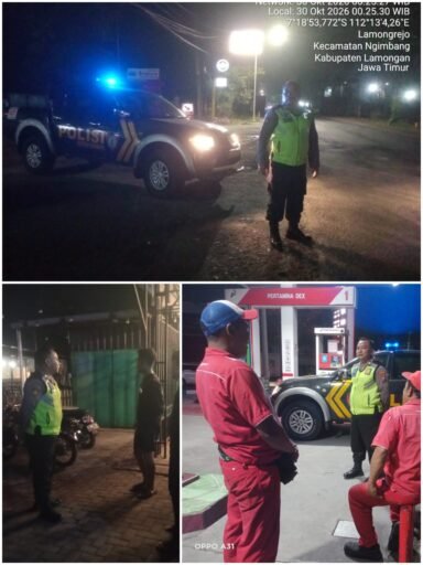 Demi Tingkatkan Pelayanan Masyarakat Polsek Ngimbang Gelar Patroli Blue Light 4C Di Malam Demi Tingkatkan Pelayanan Masyarakat Polsek Ngimbang Gelar Patroli Blue Light 4C Di Malam