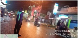 Polsek Ngimbang Guna Cegah Dan Daya Tangkal 4C Gelar Patroli Blue Light Di Wilayah Ngimbang Pada Malam Hari