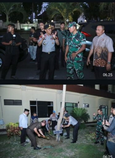Tanam Pohon Serentak, Polda NTB Ajak Masyarakat Jaga Kelestarian Alam Tanam Pohon Serentak, Polda NTB Ajak Masyarakat Jaga Kelestarian Alam