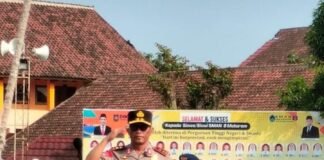 Kapolda NTB Pimpin Upacara di SMAN 8 Mataram, Kapolsek Sandubaya Pastikan Kegiatan Aman