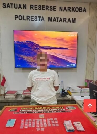 Perempuan 35 Tahun Diamankan di Karang Bagu, Polisi Sita 32 Klip Sabu Seberat 8,02 Gram Perempuan 35 Tahun Diamankan di Karang Bagu, Polisi Sita 32 Klip Sabu Seberat 8,02 Gram