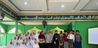 Cetak Santripreneur Digital, Dosen dan Mahasiswa UNPAM Berdayakan Santri Ponpes Darun-Na’im Yapia