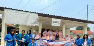 Mahasiswa Berdayakan Ekonomi Ibu-Ibu Posyandu Markisa Cinangka Melalui Literasi Keuangan Digital