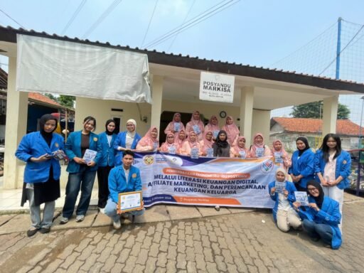 Mahasiswa Berdayakan Ekonomi Ibu-Ibu Posyandu Markisa Cinangka Melalui Literasi Keuangan Digital Mahasiswa Berdayakan Ekonomi Ibu-Ibu Posyandu Markisa Cinangka Melalui Literasi Keuangan Digital